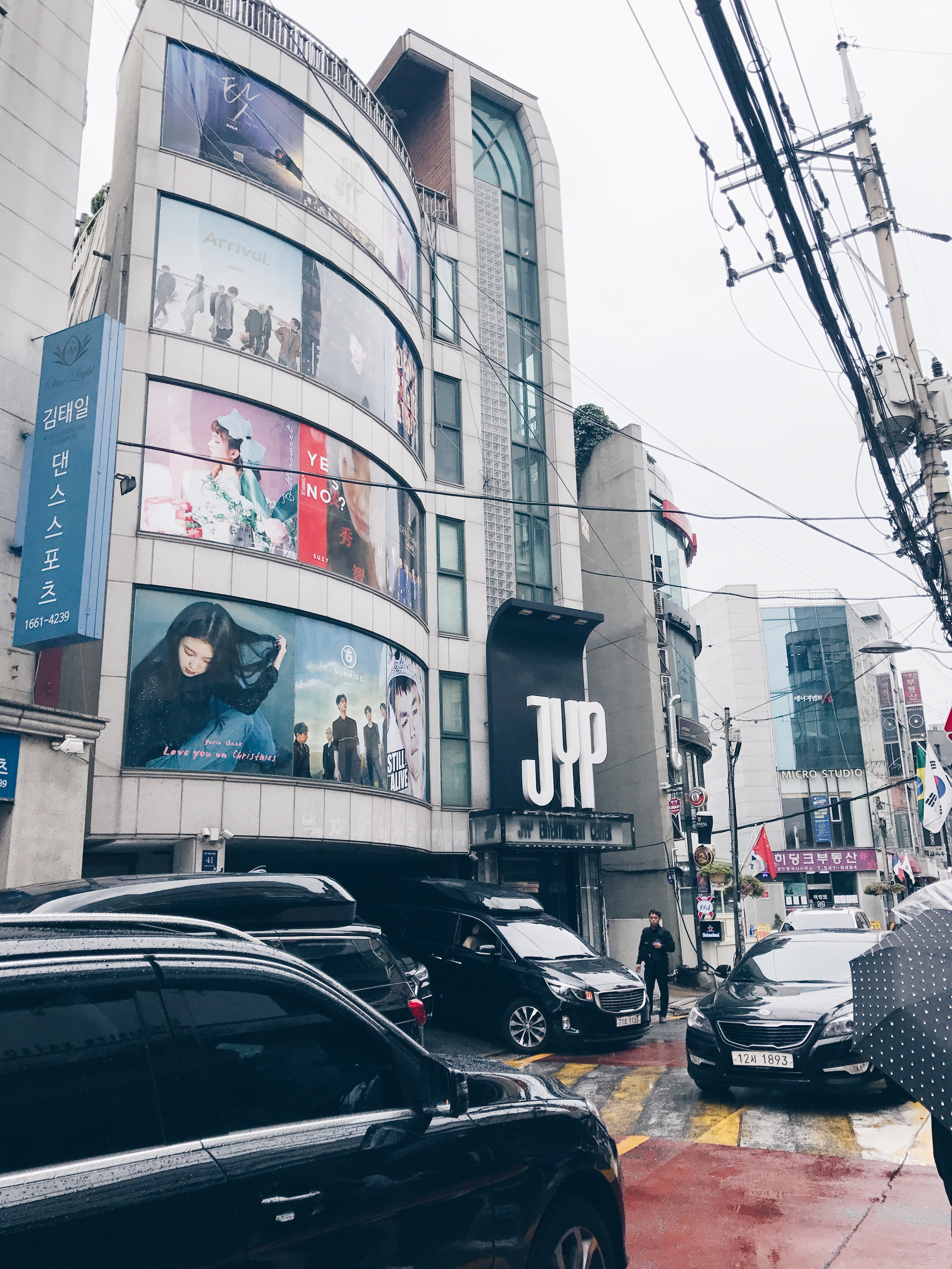 JYP Entertainment: tips on how to go and stake out