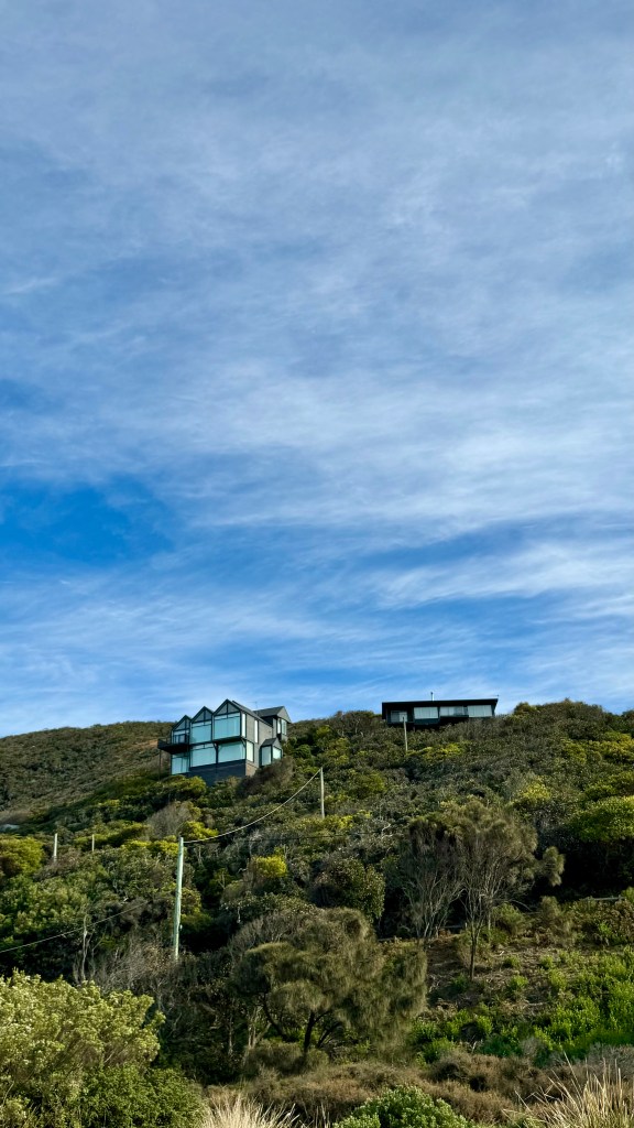 This image has an empty alt attribute; its file name is Great-Ocean-Road-Memorial-Arch-at-Eastern-View-1-576x1024.jpg