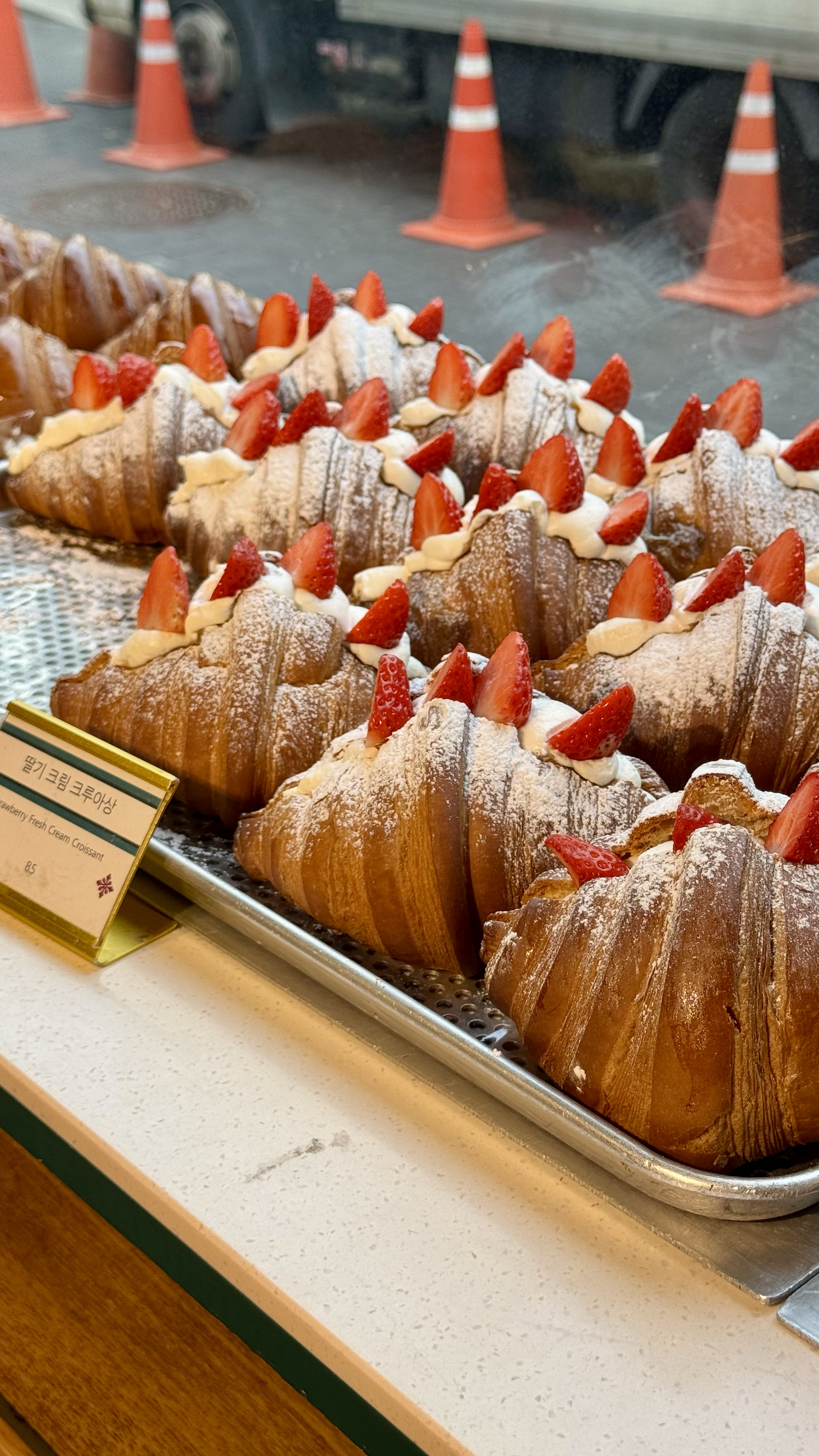 Myeongdong Yanggwa: trendy bakery in Myeongdong